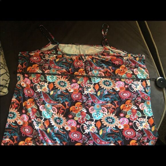 Floral halter dress . Lightweight built in slip layer . Perfect for summer .35” - Picture 3 of 8